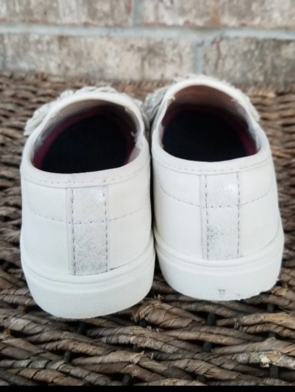 Big Kids' WHITE Leather-Like Sneaker (Girls Sz 2) Tennis Shoes W/ Floral Accent